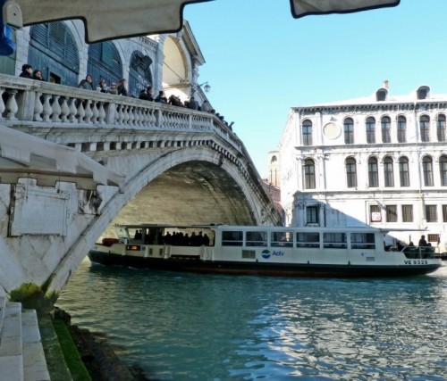 Venezia - Sotto il Ponte di Rialto