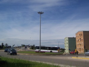 Autobus nella rotatoria in Via Giovanni XXIII