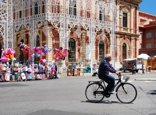 Bari - Pedalando fra luminarie e palloncini! Bari - Pedalando fra luminarie e palloncini!