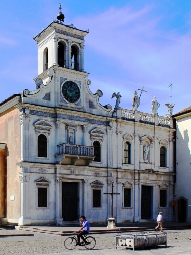 Udine - Pedala e, per non perdere tempo, mangia anche il gelato Udine - Pedala e, per non perdere tempo, mangia anche il gelato