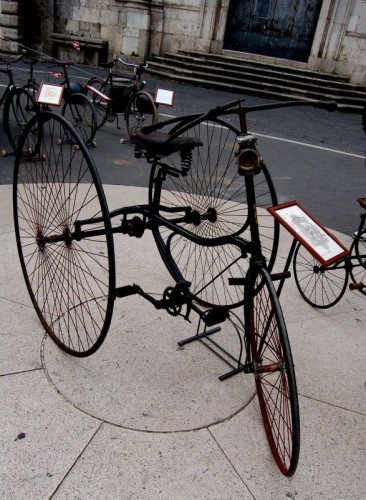 Capua - Bicicletta in mostra in Piazza dei Giudici
