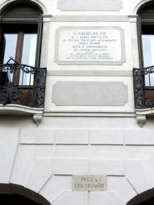 E’ menzionato anche in Piazza dei Signori