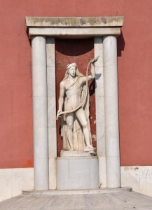 Statua in nicchia