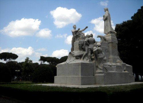 Arezzo - Monumento a Petrarca