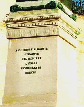 Otranto - Lapide ai Martiri d'Otranto - Monumento ai Martiri d'Otranto.jpg