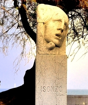 Trani - Monumento ai Caduti - lapide 2.jpg