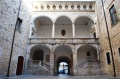 Acquaviva delle Fonti - Palazzo De Mari-Municipio - cortile interno.jpg