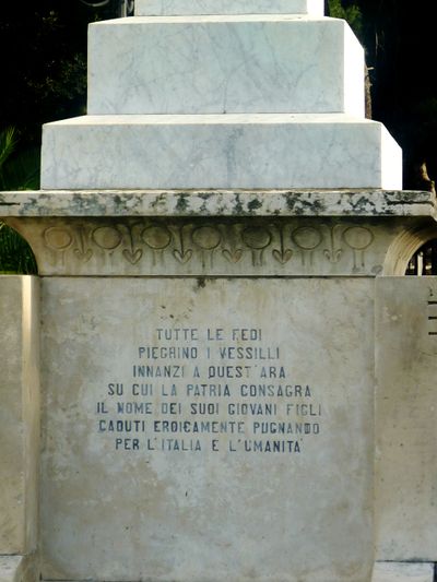 Adelfia - Monumento ai Caduti - ara.jpg