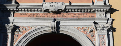 Adelfia - Porta Girundi in Piazza Roma.jpg