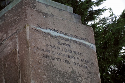 Agnone - Monumento ai Caduti - particolare.jpg