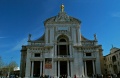 Assisi - Chiesa Santa Maria degli Angeli - piazza.jpg