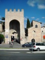 Assisi - Porta - Vista esterna.jpg