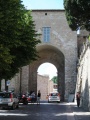 Assisi - Porta interna della cinta muraria - Vista esterna.jpg