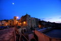 Assoro - Scorcio del centro storico - notturno.jpg