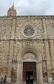 Atri - Cattedrale - porta principale e rosone.jpg