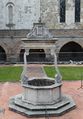 Atri - Concattedrale - Duomo - Il pozzo del chiostro.jpg