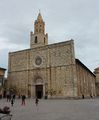 Atri - Concattedrale - Duomo - facciata e lato destro.jpg