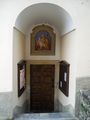 Avise - Chiesa Parrocchiale di San Brizio - Porta d'accesso laterale.jpg