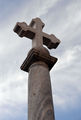 Banzi - Obelisco con croce in piazza Gainturco.jpg