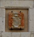 Bari - Biblioteca e Archivio di San Nicola - stemma sulla facciata.jpg