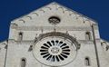 Bari - Duomo di San Sabino - ordine superiore e rosone.jpg
