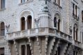 Bari - Palazzo dell'Acquedotto Pugliese - balcone ad angolo.jpg
