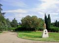 Bari - Parco 2 Giugno - con monumento.jpg