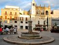 Bari - Piazza Mercantile - con fontana.jpg