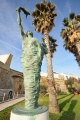 Bari - Statua al Fortino.jpg