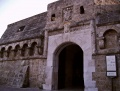 Bari - castello Svevo - archivolto portale.jpg
