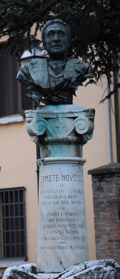 Bertinoro - Busto a Ermete Novelli.jpg