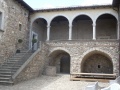 Bisaccia - Castello ducale 2 - Cortile interno.jpg
