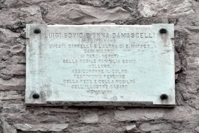 Bitonto - Lapide a ricordo di Luigi Bovio e Anna Damascelli - facciata Cappella Privata Santa maria della Pietà.jpg