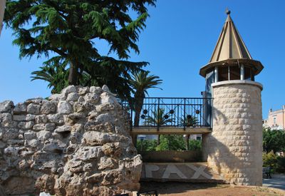 Bitritto - Monumento ai Caduti o alla Pace - iscrizione sul monumento.jpg