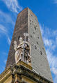 Bologna - Torre della Garisenda e S. Petronio.jpg