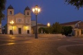 Briatico - La piazza, con la chiesa di San Nicola - Qualche minuto prima dell'alba.jpg