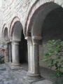 Camogli - Chiostro dell'Abbazia di San Fruttuoso - Particolare colonne.jpg