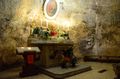 Capurso - Cappella del Pozzo - altare nella grotta.jpg