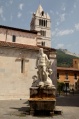 Carrara - Fontana del Tritone e Duomo.jpg