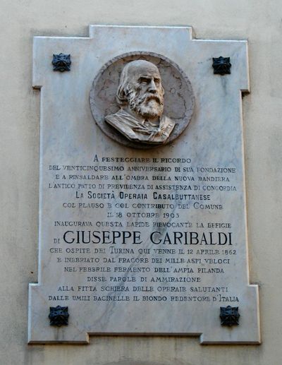 Casalbuttano ed Uniti - Lapide a Giuseppe Garibaldi.jpg