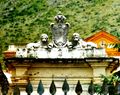 Caserta - Arco Borbonico - gruppo scultoreo.jpg