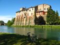 Cassano d'Adda - Castello - bici.jpg