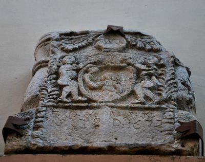 Cassano delle Murge - Lapide in latino - epigrafe sul bassorilievo.jpg
