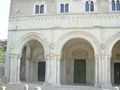 Castiglione a Casauria - Abbazia di San Clemente a Casauria - portico a 3 arcate.jpg