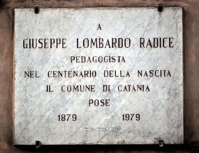 Catania - Lapide a Giuseppe Lombardo Radice.jpg