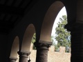 Certaldo - Palazzo Stiozzi Ridolfi a Certaldo Alto - Archi e colonne medievali.jpg