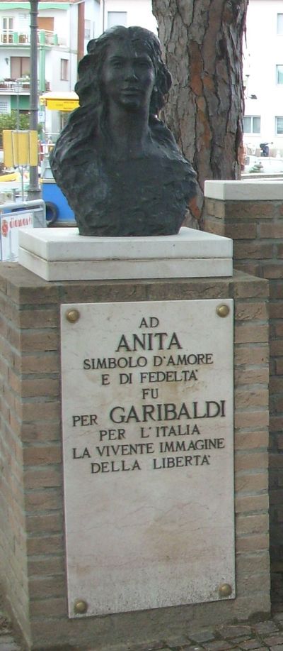 Cesenatico - Cippo con busto ad Anita Garibaldi.jpg
