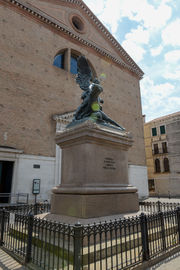 Chioggia - monumento ai Figlia Caduti per la Patria.jpg