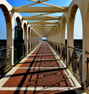 Civitavecchia - Prospettive in un ponte.jpg