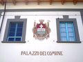 Coazze - Palazzo Faletti - Parte alta della fronte del palazzo.jpg